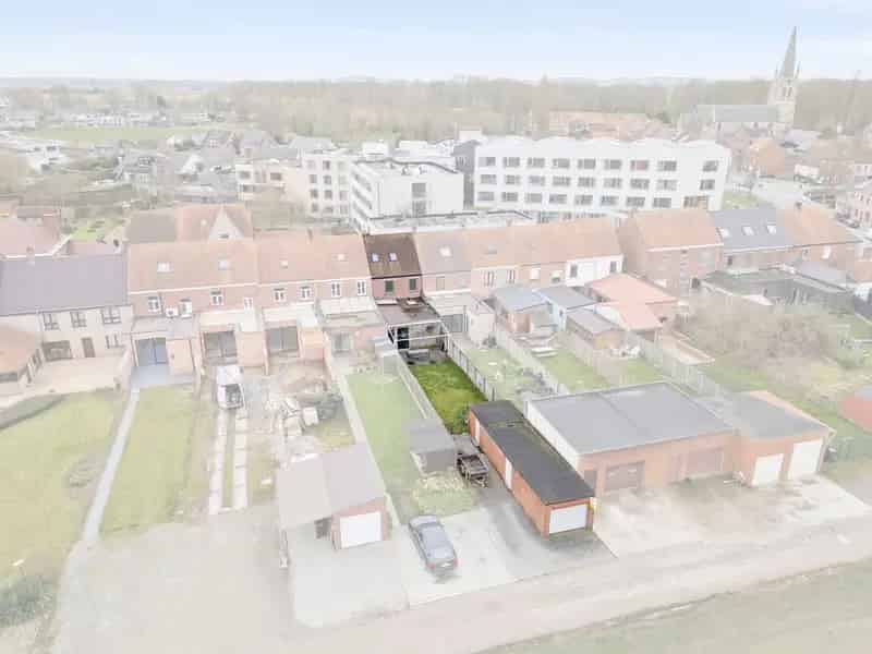 Rustig gelegen woning met garage en uitweg