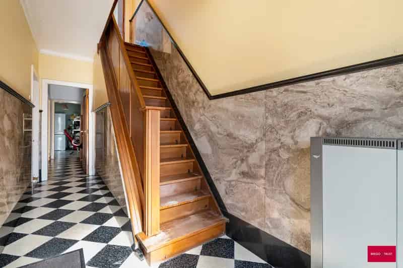 Huis te huur: renovatieproject met potentieel
