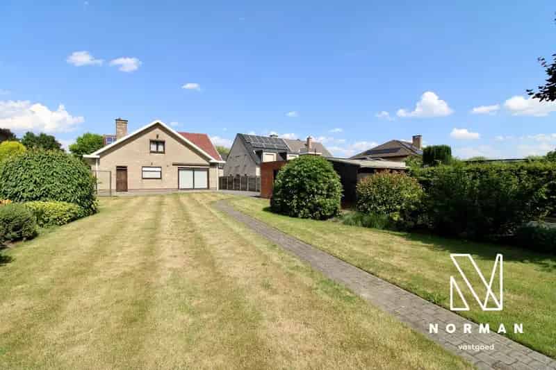 Gelijkvloerse woning met 5 slaapkamers op perceel van 1000m²