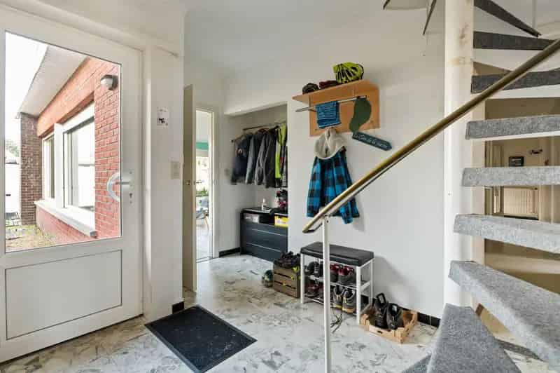 Op te frissen woning met retro allures te Sint Job in t Goor