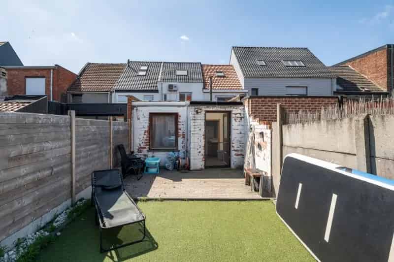 Huis te koop: Gezinswoning met 2 3 slaapkamers en tuin