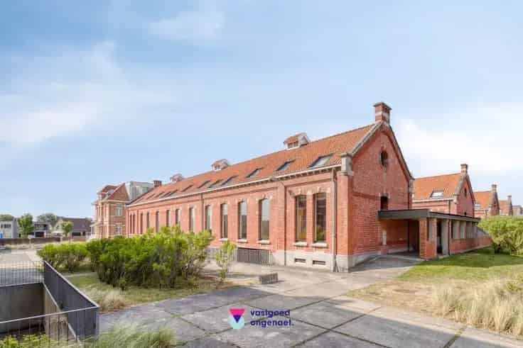 Huis Te Koop Oostende: Familiehuis met Tuin in Autoluwe Wijk
