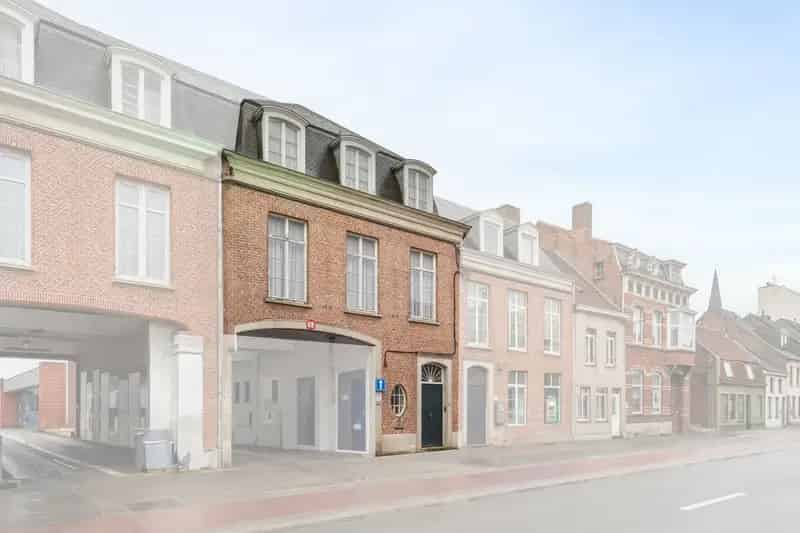 Karaktervolle woning Eeklo: Statige ruimtes, 4 slaapkamers