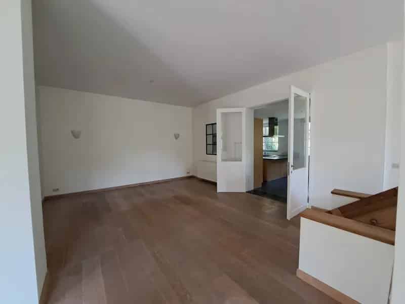 Grote woning te koop in privé domein