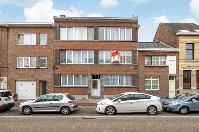 Appartement te huur Wilrijk: Op te frissen met 1 slaapkamer en extra ruimte