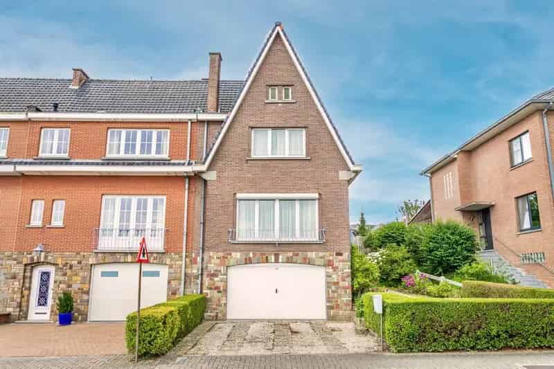 Woning met 2 3 slaapkamers tuin en garage