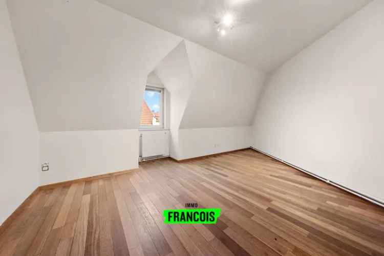 Huis te koop Brugge Centrum: 4 slaapkamers, 2 badkamers