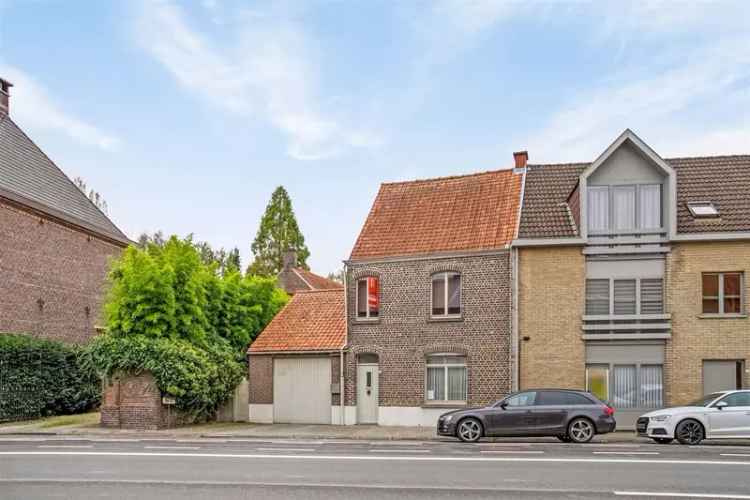 Te renoveren woning op 1439m² met uitweg achteraan