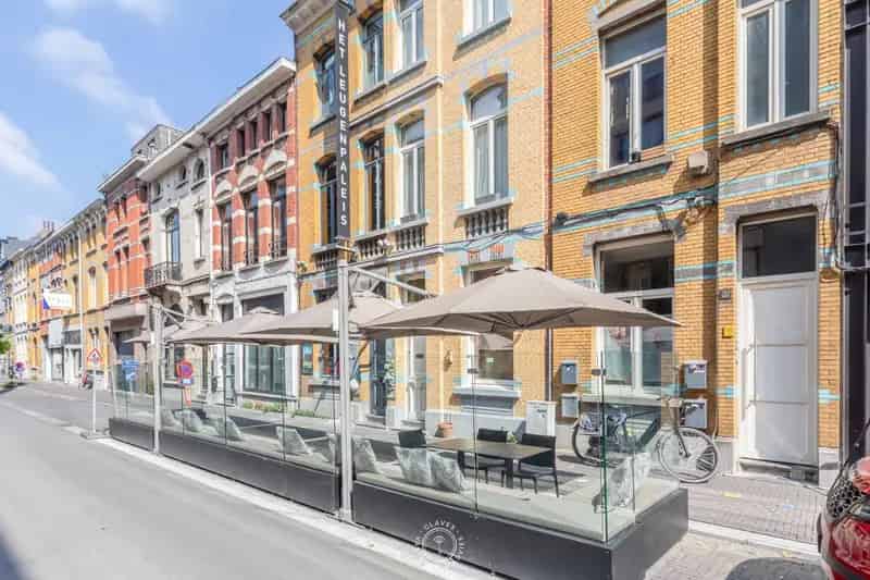 Herenhuis met Restaurant Het Leugenpaleis