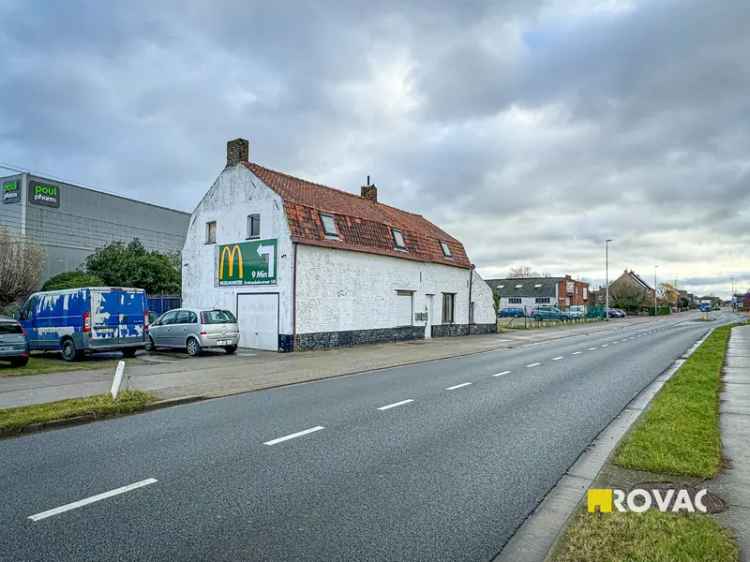 Huis te koop Izegem - Roeselare: renovatieproject met mogelijkheden