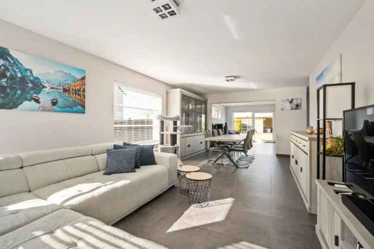 Centraal Gelegen woning 3 slaapkamers garage tuin