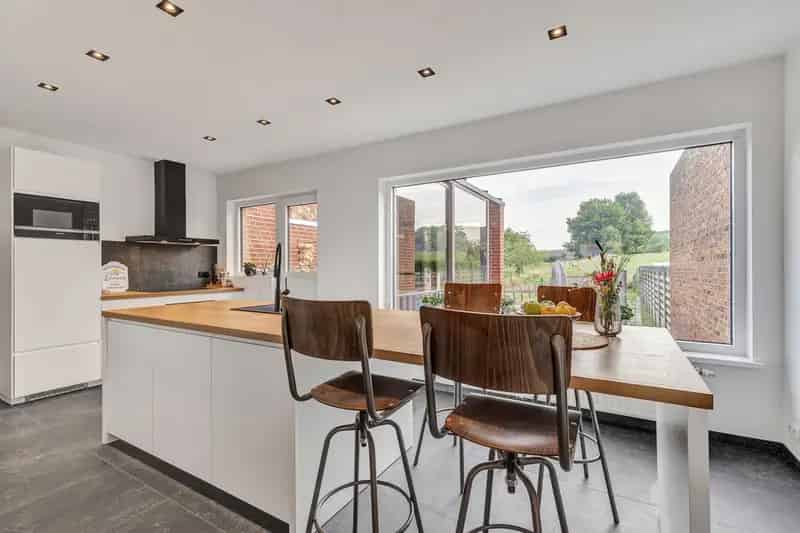 Gerenoveerde woning 4 slaapkamers te koop