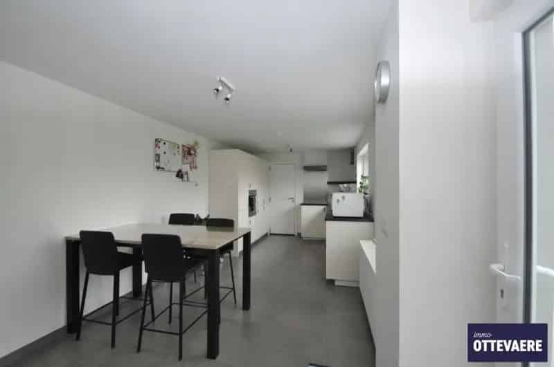 Alleenstaande woning met grote tuin te Gullegem