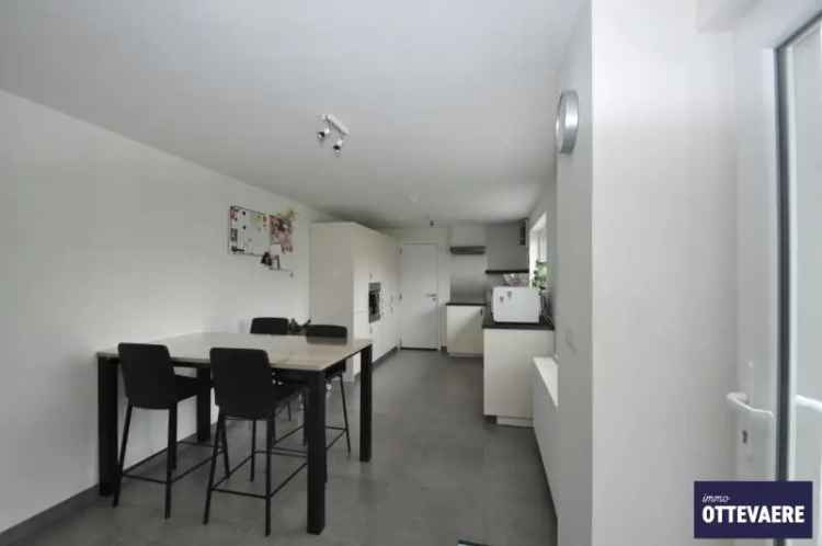Alleenstaande woning met grote tuin te Gullegem
