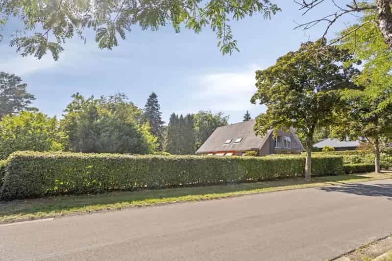 Te renoveren villa met 5-6 slaapkamers en bouwgrond te Bokrijk