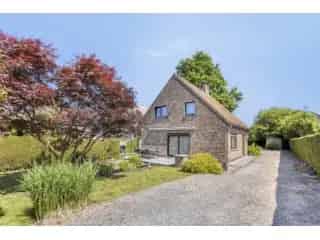 Huis te koop Sint Pieters Leeuw - Rustige villa met grote tuin en garage