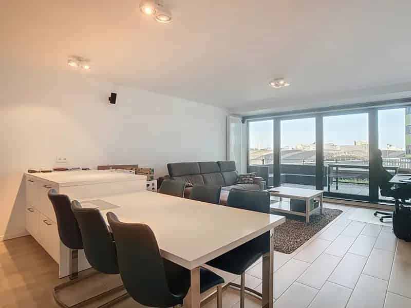 Ruim Appartement met Terras 20m2 Nabij Station