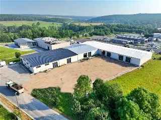 Industrieel Gebouw te Huur Mariembourg 2300m²