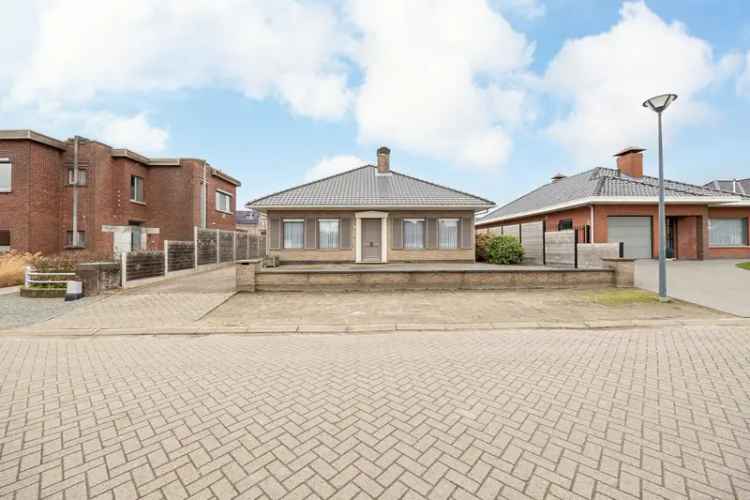 Ben jij op zoek naar een charmante woning met veel ruimte en een prachtige tuin? Ontdek deze instapklare gezinswoning gelegen in de Slachterijstraat 44, Malle!

Kenmerken van de woning:

Vraagprijs: €379.000
Perceeloppervlakte: 667 m²
Bewoonbare oppervlak