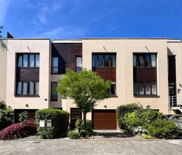 Huis Te Koop Berchem-Sainte-Agathe: Ruime gezinswoning 194m²