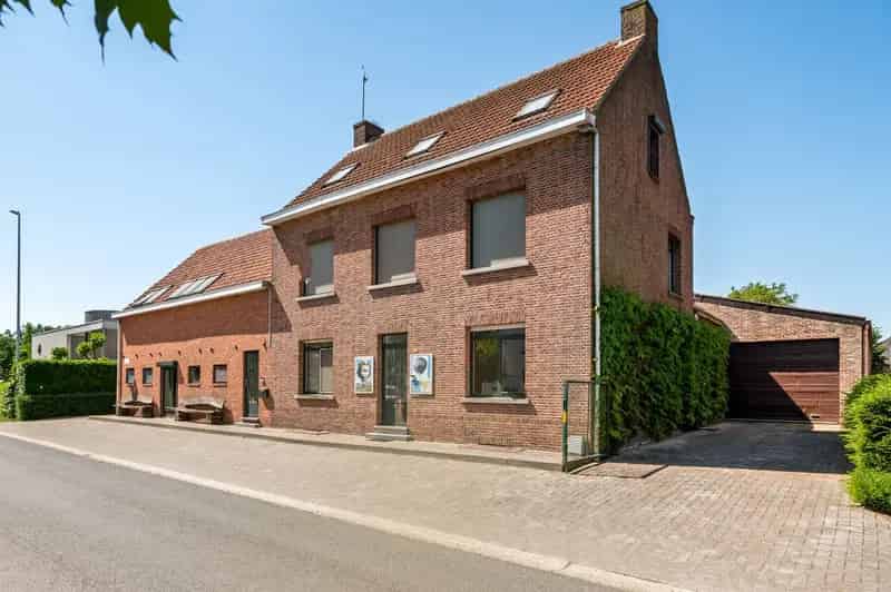 Ruime woning met veel potentieel te Hoogstraten