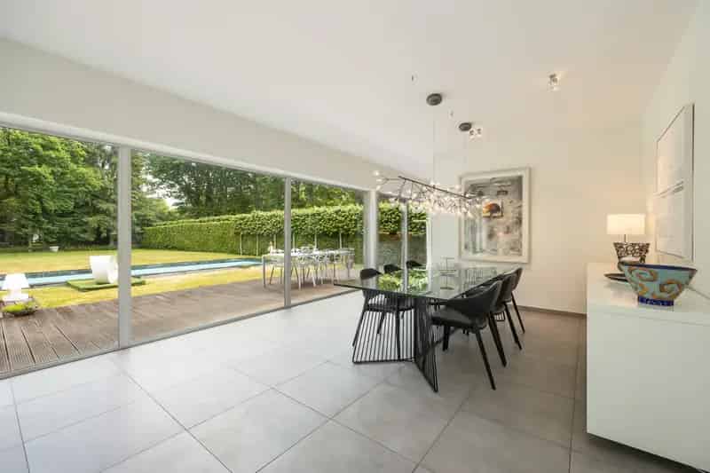 Moderne Villa met Verwarmd Zwembad te Koop