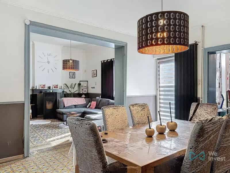 Huis te huur: Grote gezinswoning met commerciële ruimte