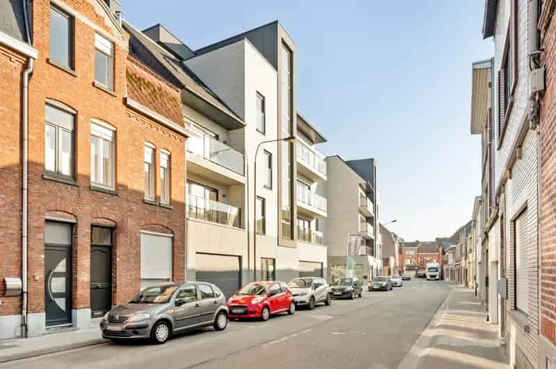 Luxe 2 Slaapkamer Appartement met Terras te Koop