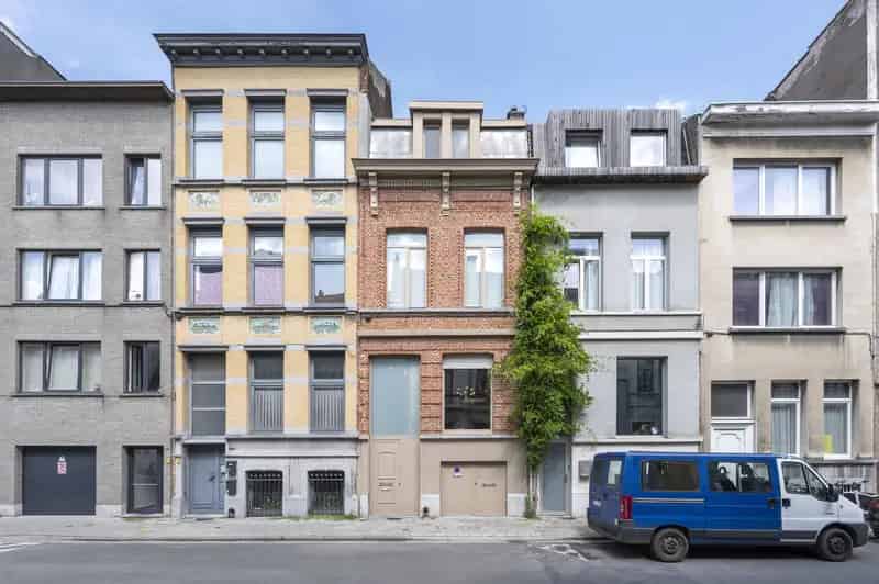 Huis te koop Antwerpen Haantjeslei: Dubbele woning met investeringspotentieel