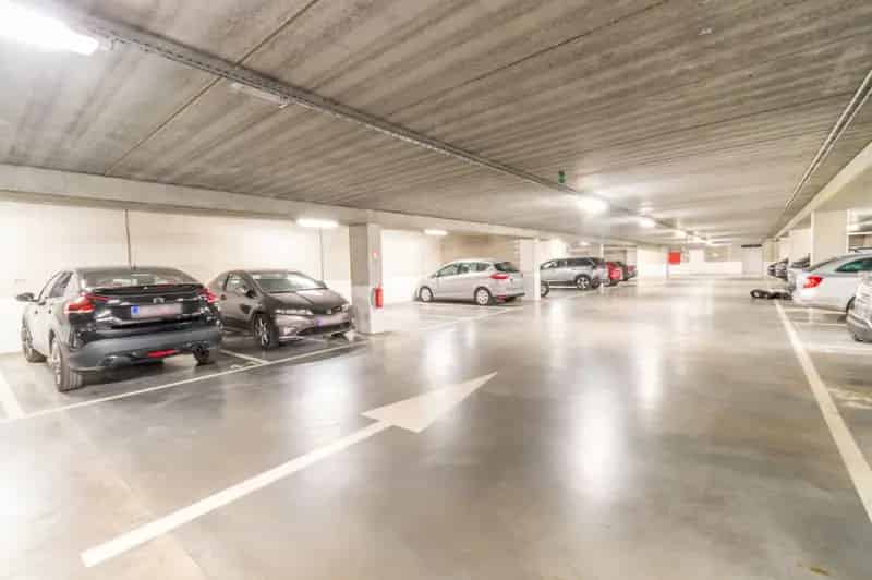 Garage te koop Halle Centrum - Binnenstaanplaats nabij Station
