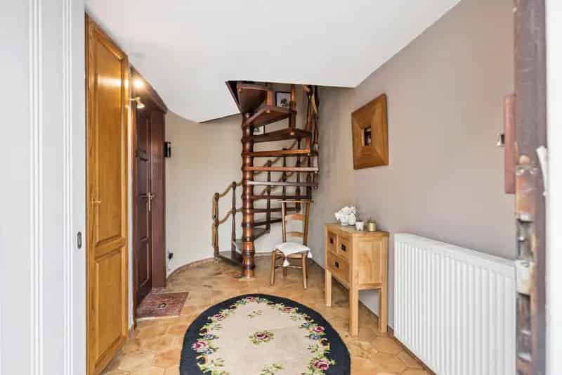 Huis te huur Bazel: 2 slaapkamers, grote garage, tuin