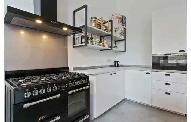 Huur 8 slaapkamer appartement van 280 m² in Brussels