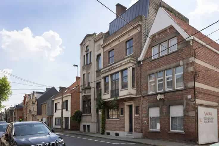 Huis Te Koop Roeselare: Stijlvolle Directeurswoning met Tuin