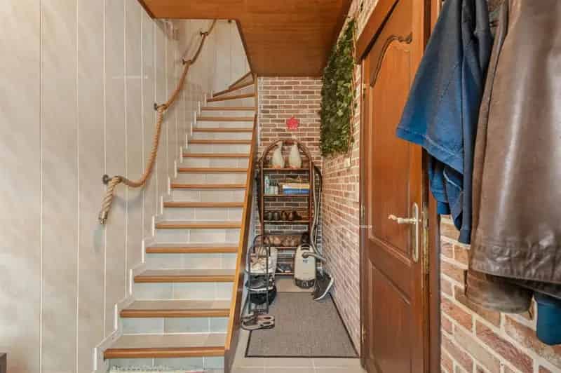 Te renoveren woning met 3 slaapkamers te Stabroek
