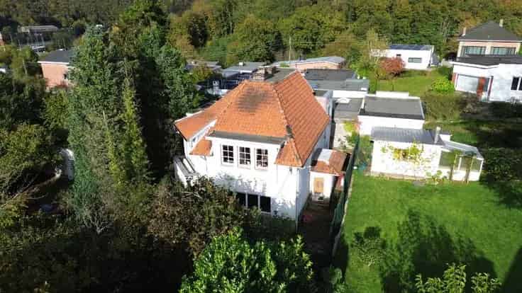 Huis te Koop: 4 Slaapkamers, Dubbele Garage, Tuin, Renovatieproject