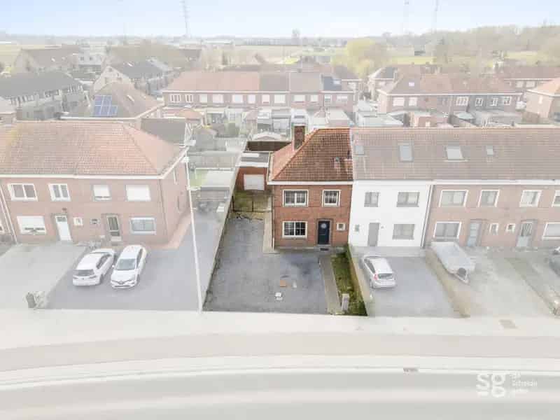 Huis te koop Deinze: Op te frissen woning met tuin en kelder