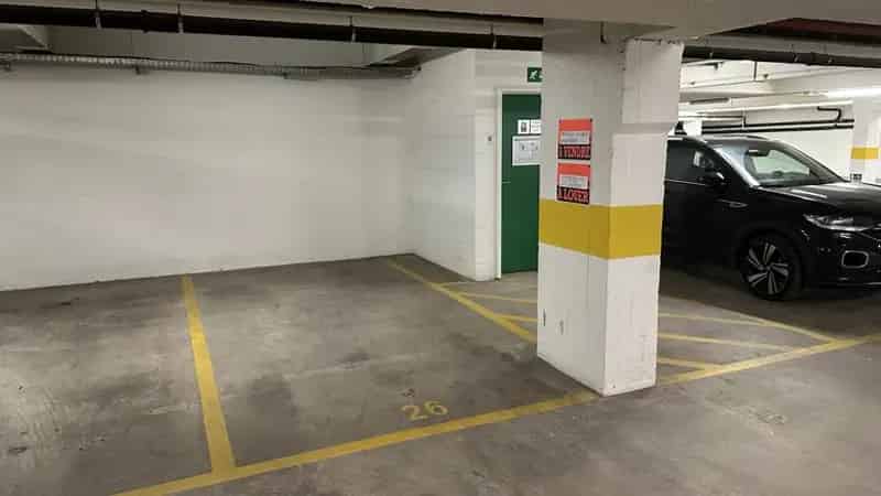 Parkeerplaats te Koop W34 P26