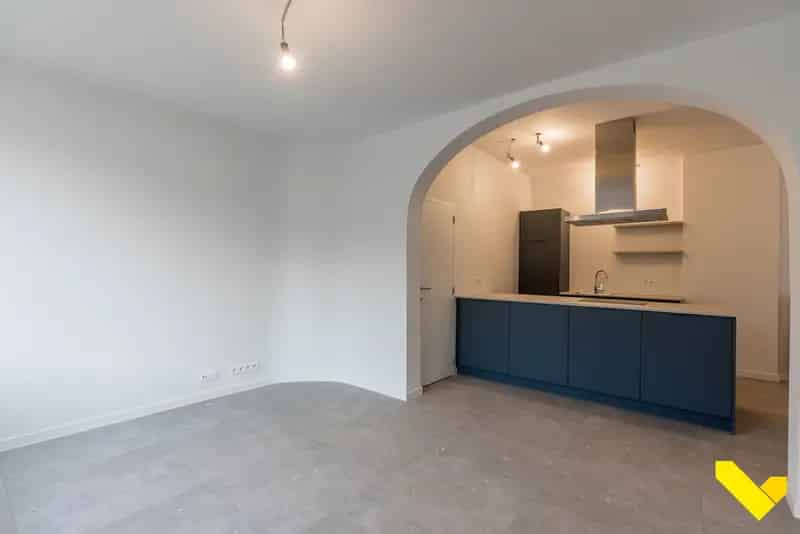 Gerenoveerde woning met 4 slaapkamers te koop