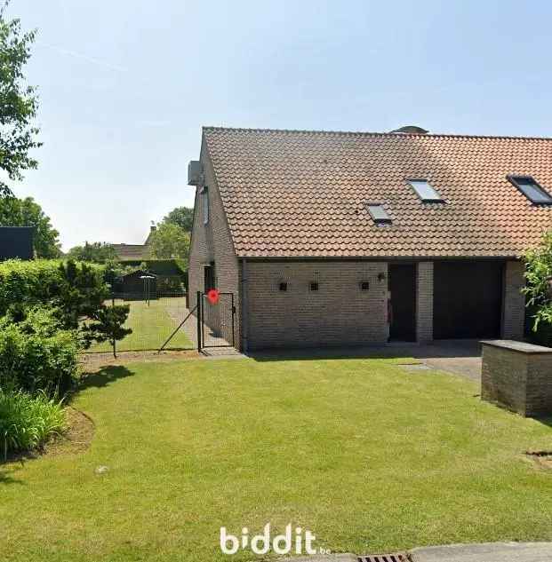Te Koop: 3 Slaapkamers Halfopen Bebouwing met Garage