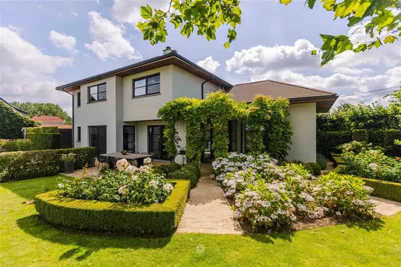 Huis te koop Zwalm: Klassieke villa met prachtig zicht