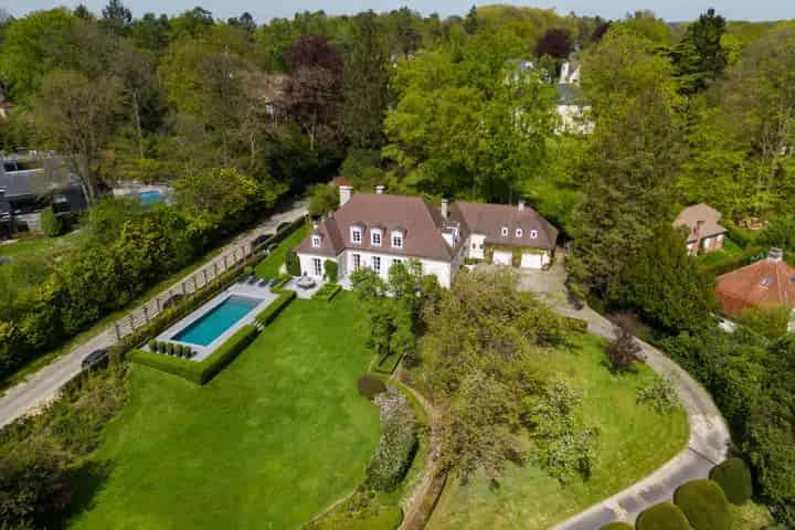 Villa 450m²  Jardin Piscine Garage  Famille