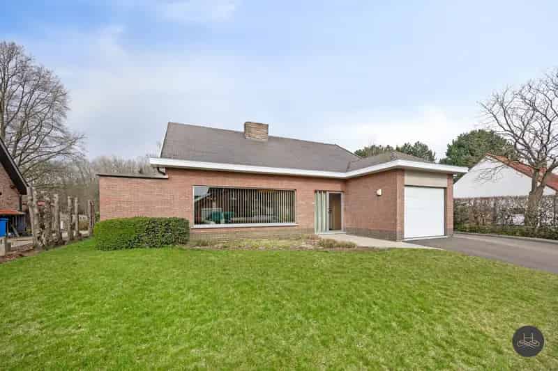 Huis te koop Aarschot: Op te frissen woning met magazijn