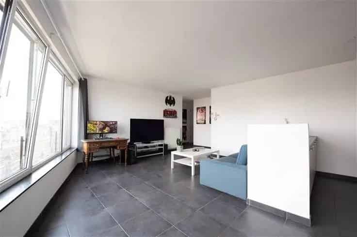 Antwerpen: Lichtrijk Hoekappartement 70m² - 1 Slaapkamer - Parking