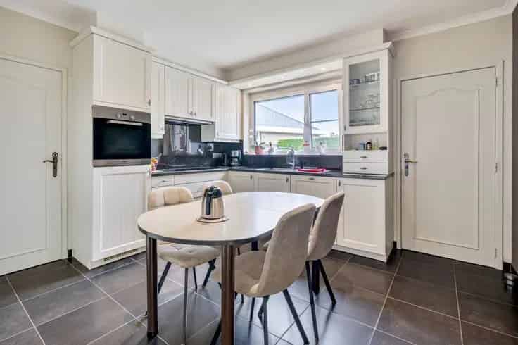 Huis Te Koop Wevelgem: Instapklare Bungalow met Garage en Tuin