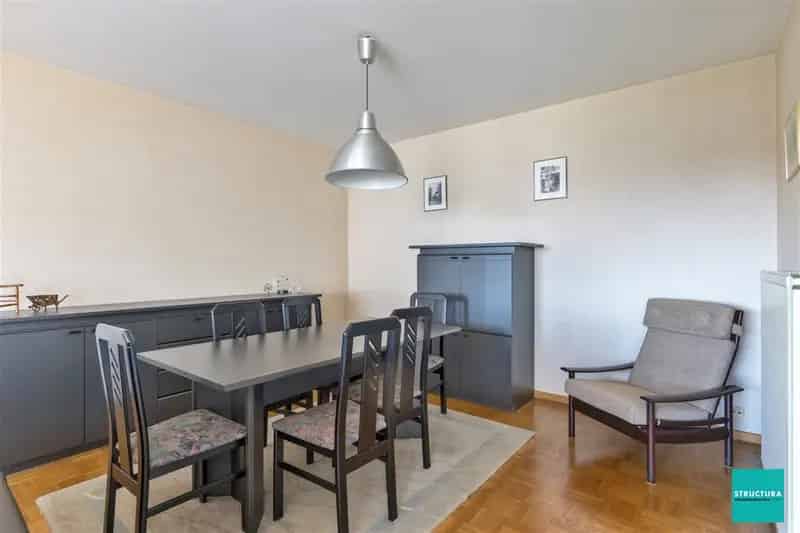 Ruim 2 Slaapkamer Appartement te Laken