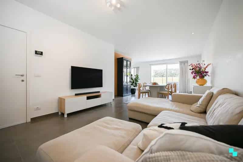 Gelijkvloerse woning te Izegem: instapklaar en onderhouden
