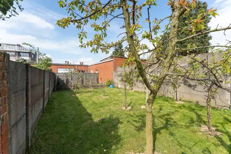 Vernieuwde woning te Roeselare met tuin en garage