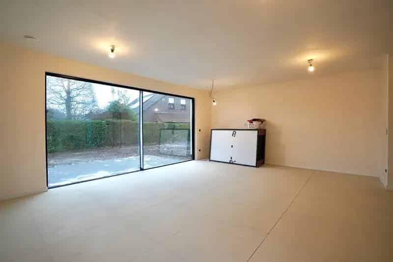 Huis te Koop in Kluizen: Ruime Nieuwbouwwoning