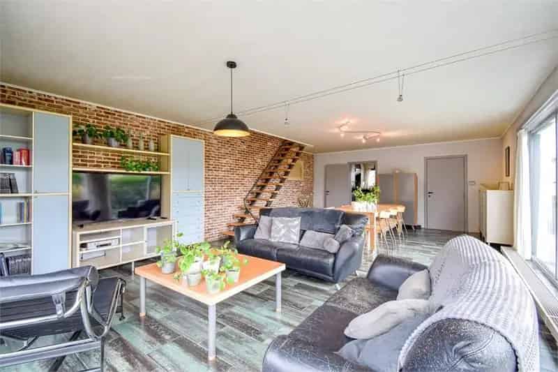 Gezinswoning te Schore 3 slaapkamers Grote garage