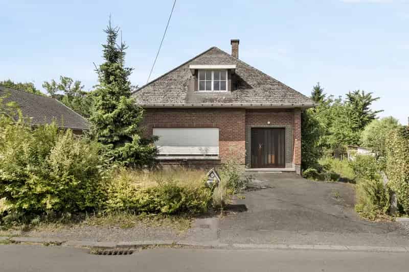 Te renoveren villa met bijgebouw in rustige omgeving